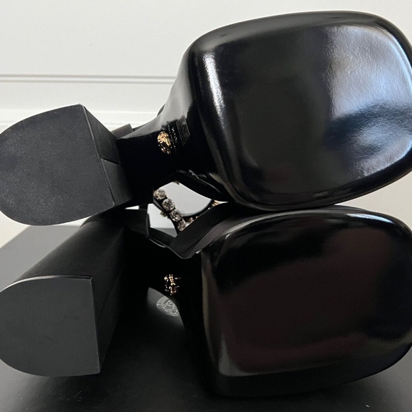 Versace Medusa Aevitas Black Satin Crystal Logo Charm Platform Runway Pumps - Picture 16 of 16